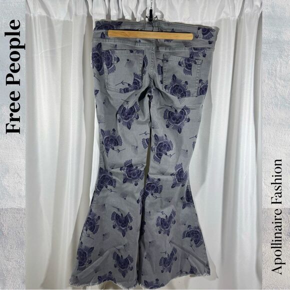 We The Free Mid-Rise Super Flare Bell Bottom Denim Jeans Size 31 NWT RARE - Picture 9 of 9